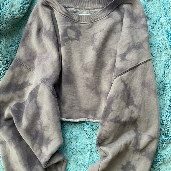 TNA cropped crewneck! - Picture 3 of 4